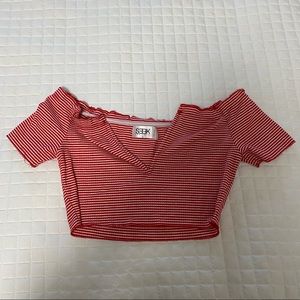SUPER CROPPED STRIPED V-TOP